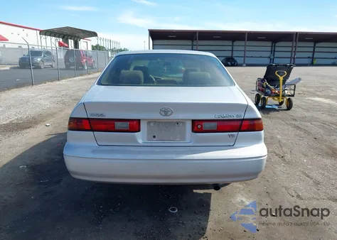 1999 Toyota Camry Le V6 z USA, uszkodzony, nr VIN 4T1BF28K9XU076498